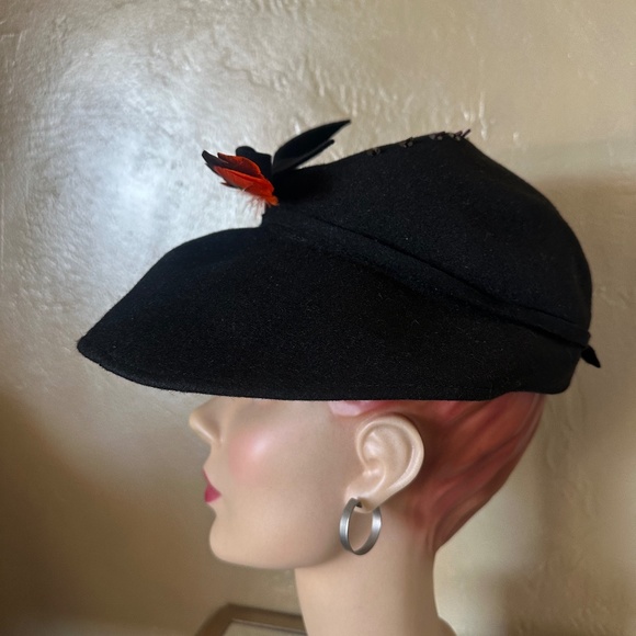 STYLISH 1940\'s BLACK FELT HAT - TURNED DOWN FRONT BRIM + ORANGE/BLACK FEATHERS main image 4